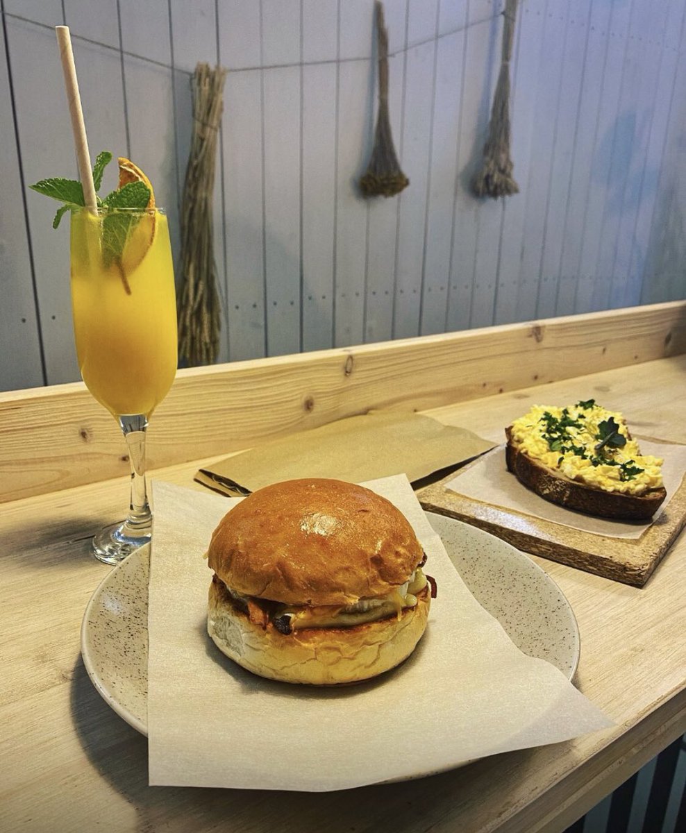 The weight loss is over, start enjoying delicious food