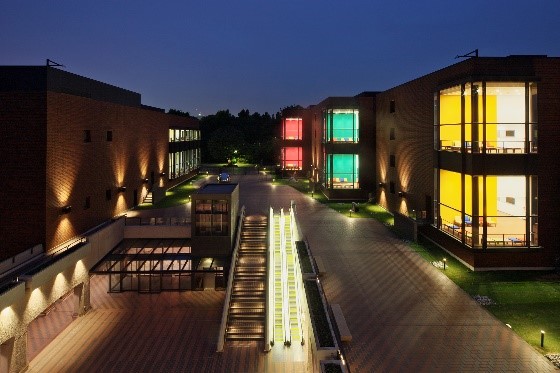 【夜間開室のお知らせ】

「#ミロ展 Joan Miró」@miro_tokyo2025 は #金曜日 20時まで開室します (入室は19時30分まで)。カラフルな夜景も是非お楽しみください✨

🎟️チケットの予約・購入はこちら
e-tix.jp/miro2025/
🎟️館内の窓口にて当日券販売あり

#東京都美術館