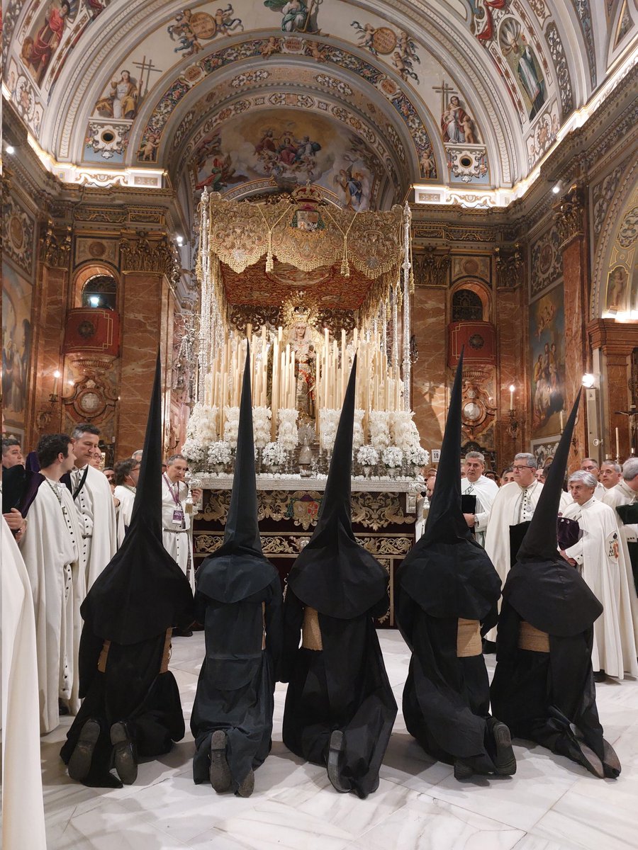 PasionDeSevilla's tweet photo. Sin palabras esta IMAGEN

#SSantaSevilla25 https://t.co/TdKDZbJe58