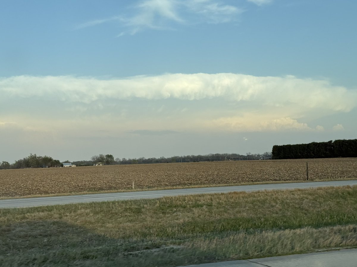 firefighter89's tweet photo. West side of the cell that’s going into Omaha. #ButlerCountyNE @NWSOmaha https://t.co/D5zOGnJrNP