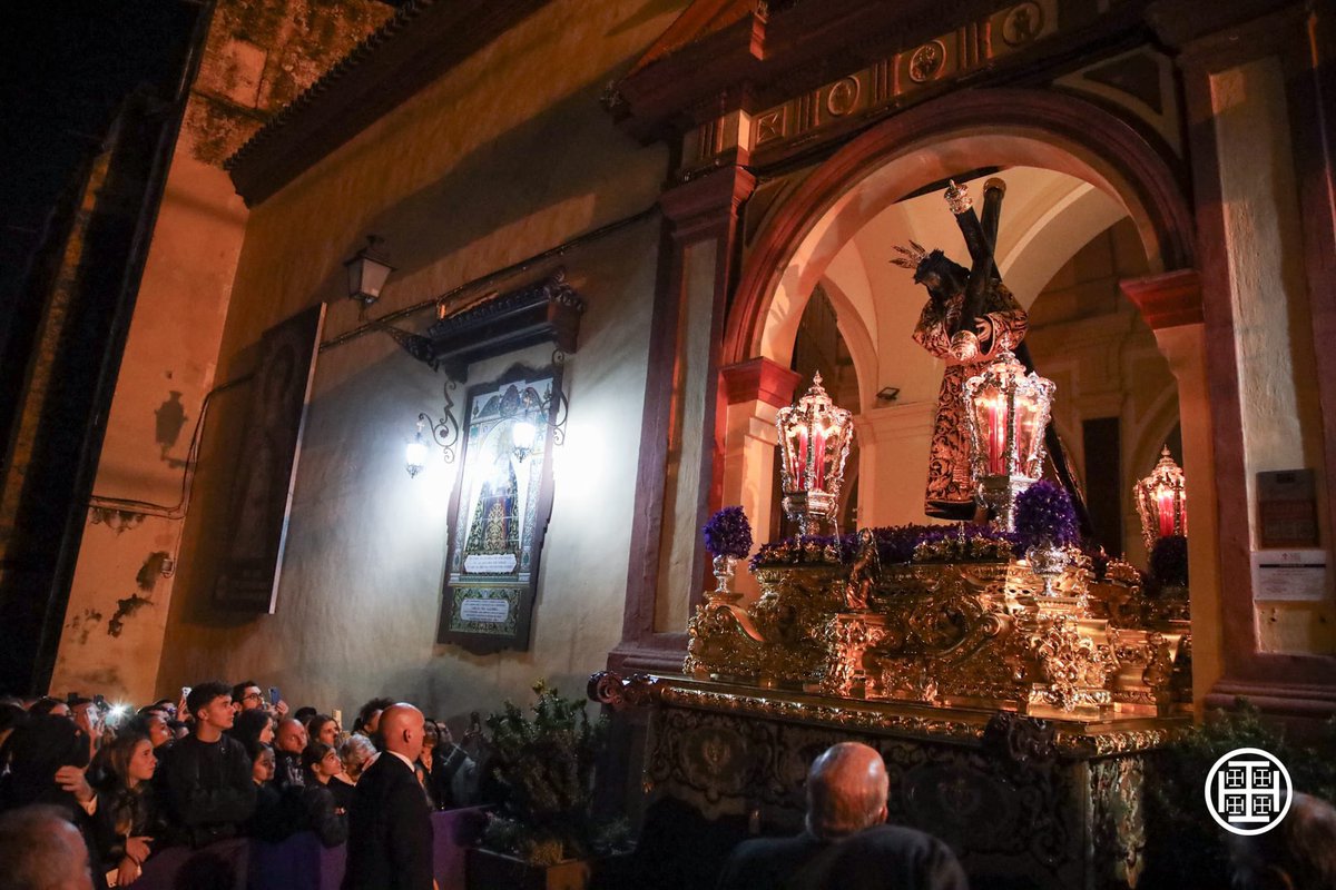 jesusdealcala's tweet photo. Jesús Nazareno acaba de salir de Santiago camino del Calvario.
#jesúsdealcalá #MadrugádeAlcalá https://t.co/j8nj5VBQ7h