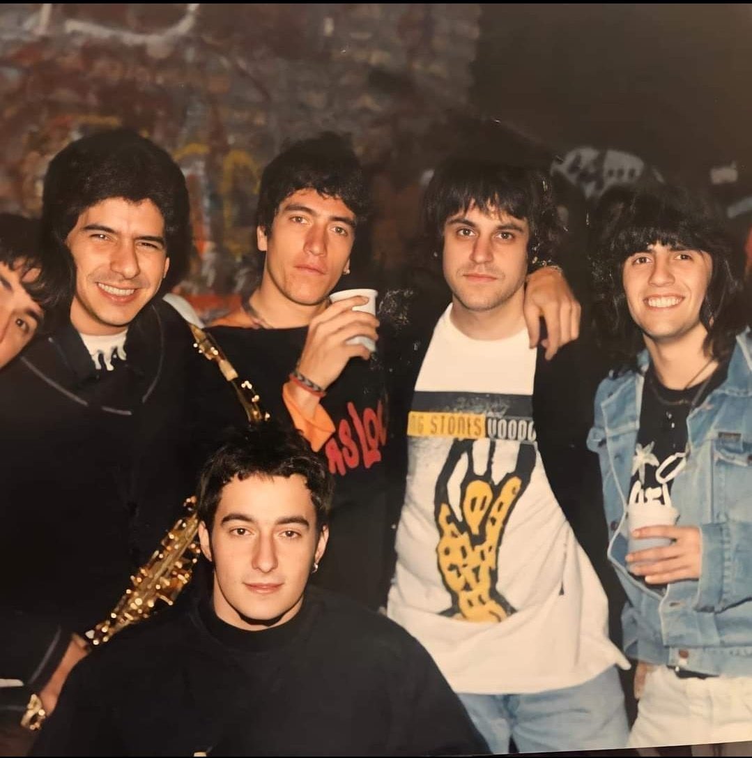 ¡VIEJAS LOCAS HASTA QUE ME MUERA!

Juancho, Pity, Foca, Fachi y Abel.