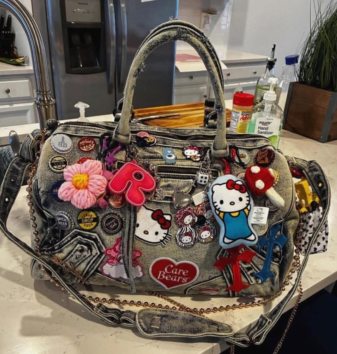 NunnieTheG's tweet photo. i love a junk purse ✨😍 https://t.co/ZmmjETxDX2