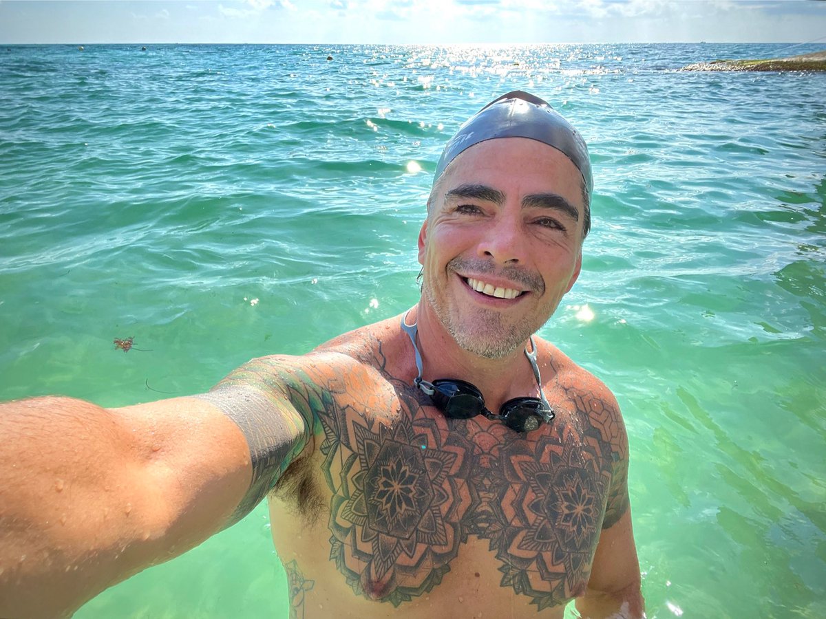 Endorphjunkie's tweet photo. Hoy también hubo… repetimos dosis por la vieja ruta; corrí 4:17 km + nadada caribeña + pushups + pullups + fierros callejeros #endorphinejunkie #horafeliz #oldschool #PAQUETE https://t.co/yat0cc9cxl
