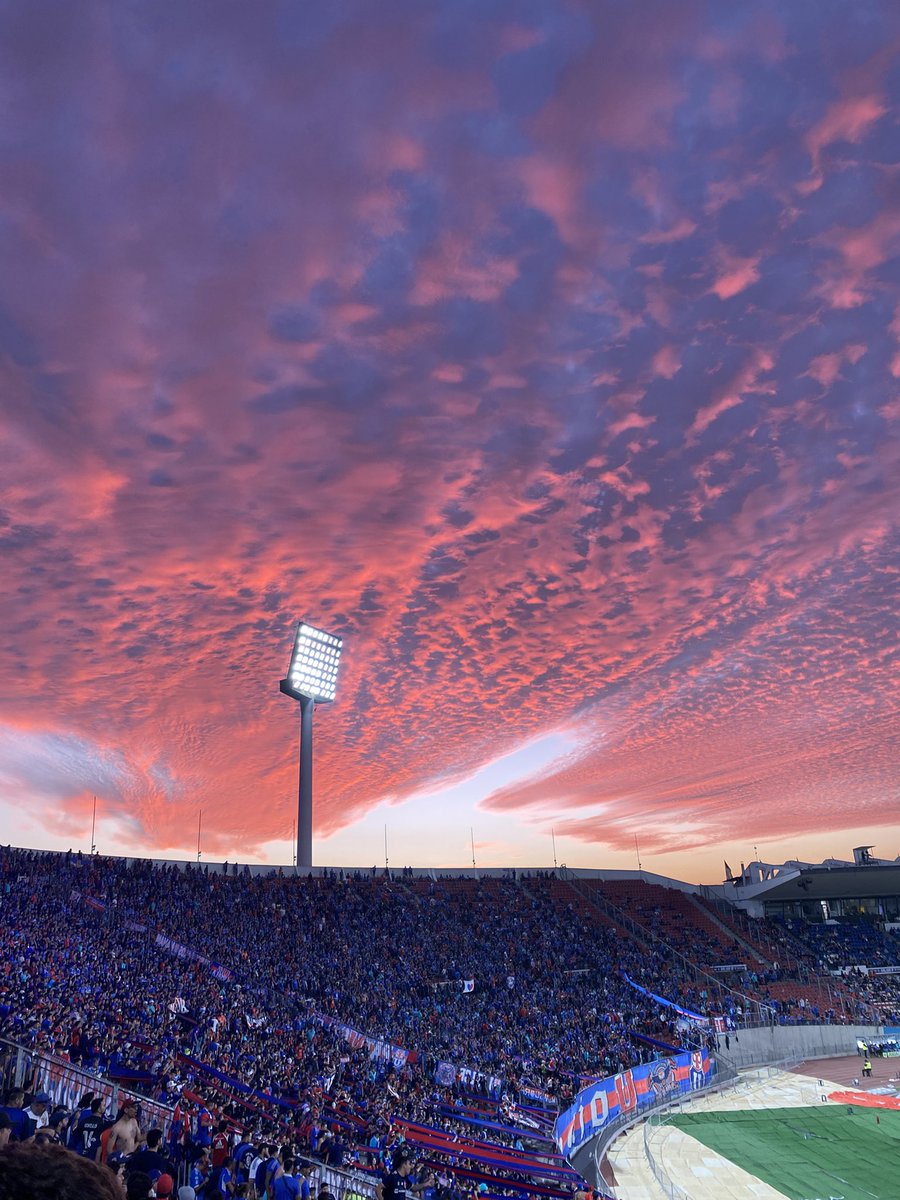 RomnticoB0hemio's tweet photo. salieron lindas postales en el estadio https://t.co/MGnNUVBy70
