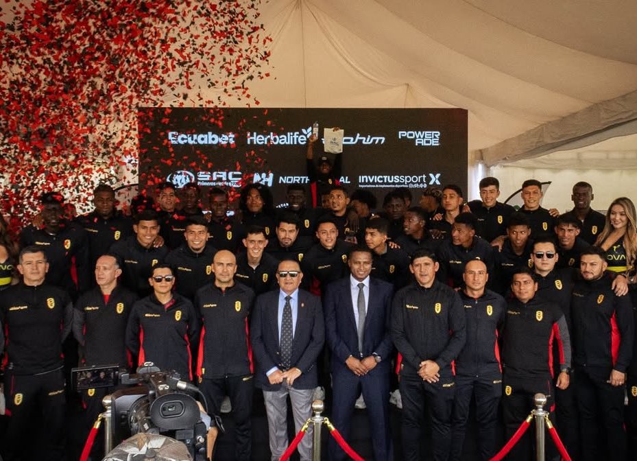 Presentación plantilla e indumentaria de <a href="/AV25ClubDep/">Club Deportivo AV25</a> <a href="/anto_v25/">Antonio Valencia</a>