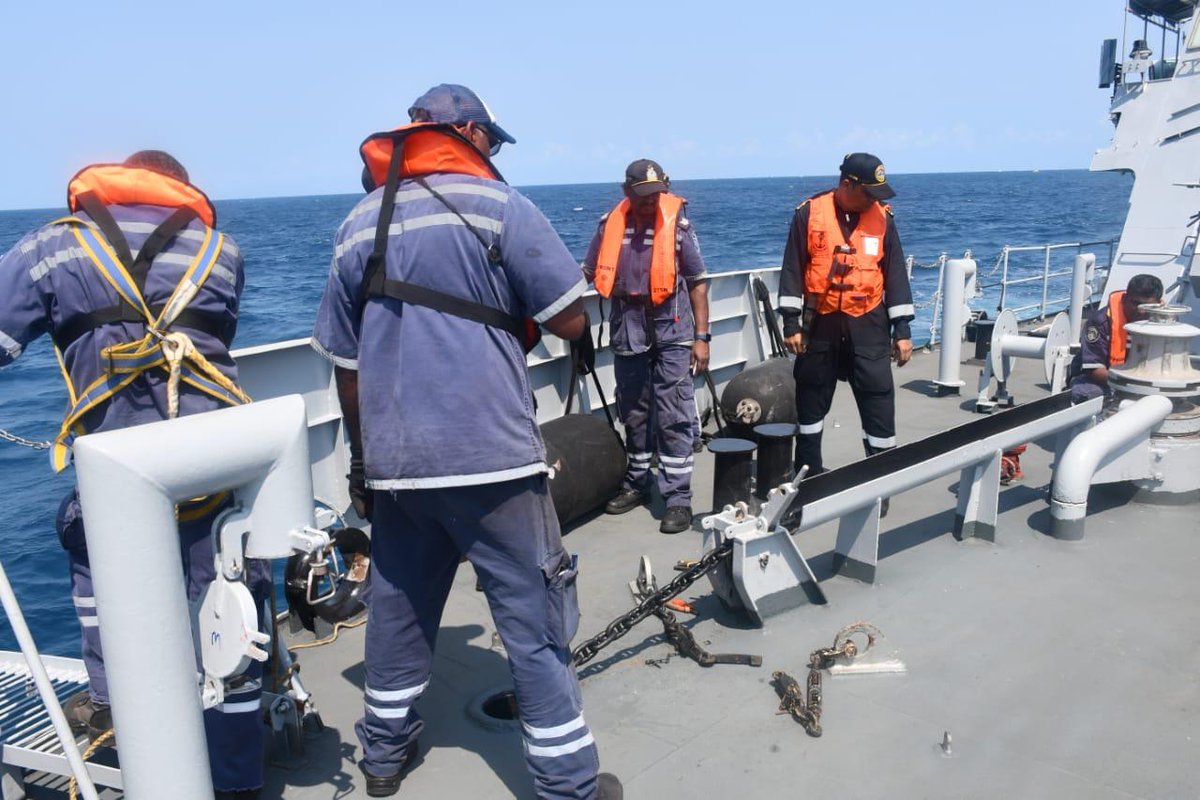 indiannavy's tweet photo. Reinforcing #IndianNavy’s credentials as #PreferredTrainingPartner in IOR,  Work up teams under #INFOST undertook Operational Sea Training (OST) of  #Mauritius Coast Guard Ship Valiant at #Visakhapatnam and #Maldives National Defence Force Coast Guard Ship Huravee at #Mumbai. https://t.co/Xvmrr7jVEB