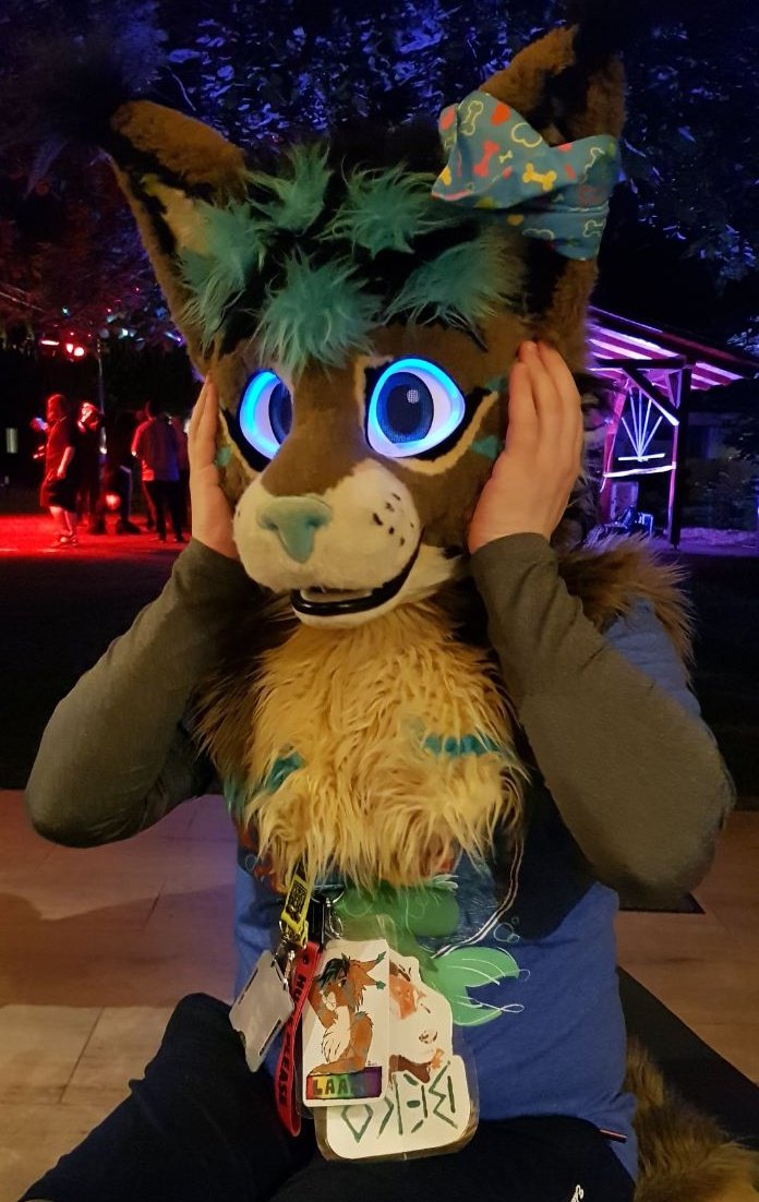 Omg I have shiny eyes what was in this drink?!😱🫣

Give me more I want more shiny🤣🤪

#FursuitFriday #fursuit #furries #FursuitEveryday #fursuiting