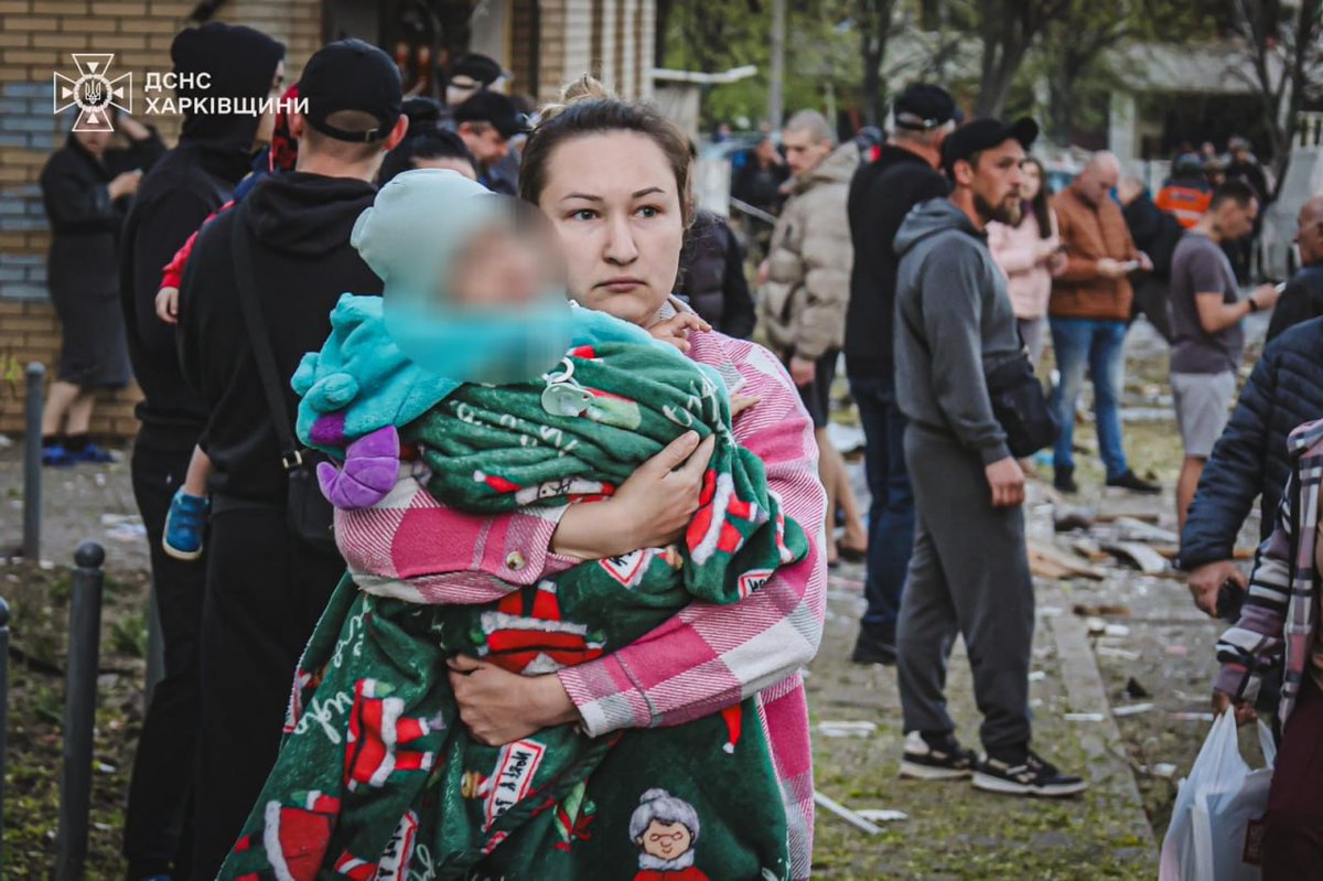⚡️ Update: 1 killed, 57 injured in Russian attack on Kharkiv.

The number of injured in a Russian missile attack against Kharkiv on April 18 has risen to 57, including five children, the State Emergency Service reported.

📷 State Emergency Service