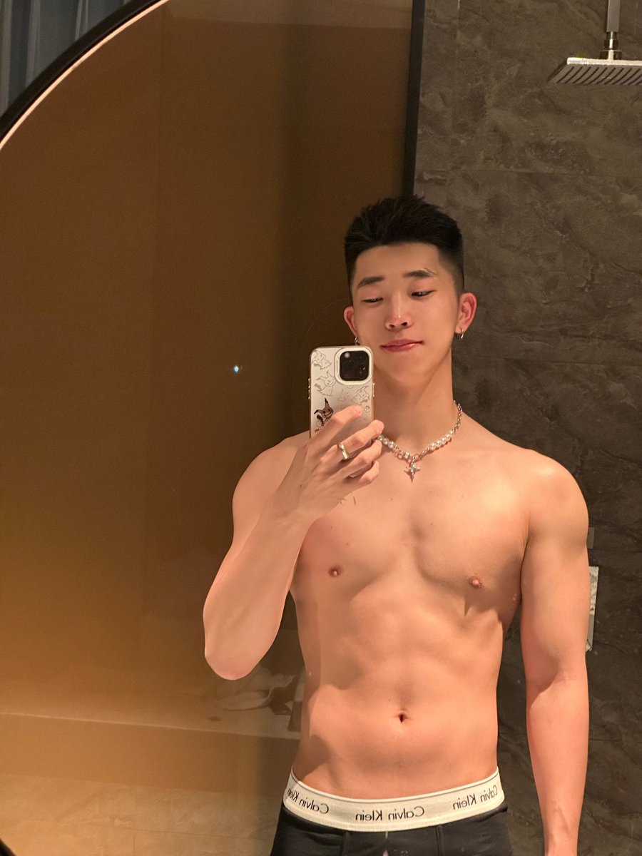 小狗飞碟🛸 (@alonya19) on Twitter photo 