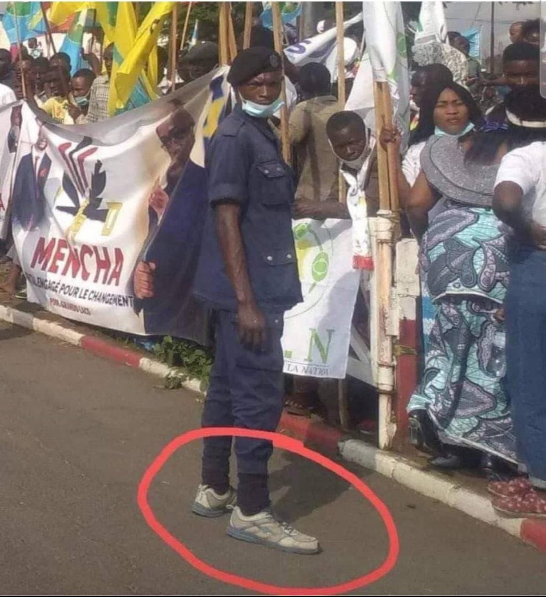 À Lubumbashi le Président  de la République Démocratique du Congo   #Felix_Tshisekedi  a été chaleureusement accueilli par de population et des  policiers professionnels bien habillés et bien équipés.

<a href="/PatriceNgira/">Chad Stronger</a> <a href="/TinaSalama2/">Tina Salama</a> <a href="/PatrickMuyaya/">Patrick Muyaya</a>