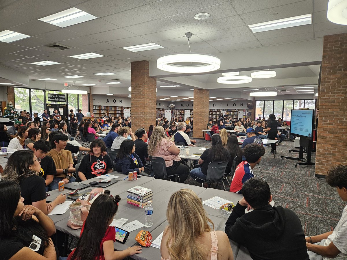 HanksEC_Knights's tweet photo. Full house tonight for our 2029 Camelot Scholars! Parent knight/apply Texas โ๏ธ done! Thank you to everyone who helped out tonight. Your futures look bright! @fabyarras @HanksEC_Knights @HanksGutierrez @mrbflores_ @HHS_ @Counseling1HHS @HanksInteract & Mr. Balandran https://t.co/FEL9pNYnPf
