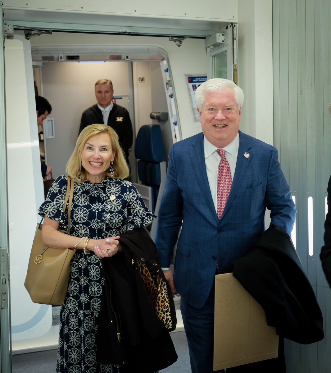 USAmbJapan's tweet image. It’s an honor and a thrill to be here to serve as the 32nd United States ambassador to Japan.

In this golden age of 🇺🇸🇯🇵 relations, Mary and I are excited at the opportunity to further strengthen the extraordinary 🇺🇸🇯🇵 partnership, deepen ties between our two peoples, and learn…