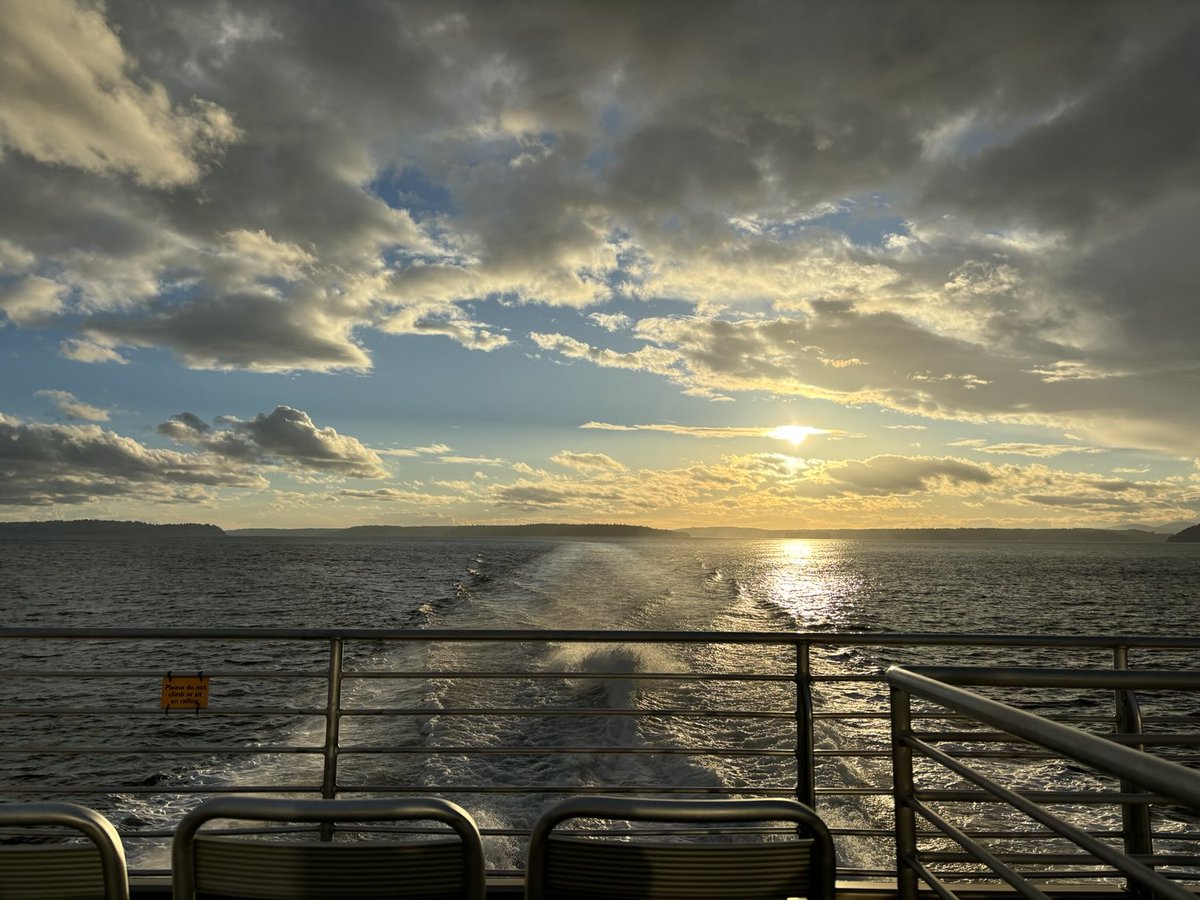 Last October. Passenger ferry Vashon to Seattle   Pretty dope picture 😂