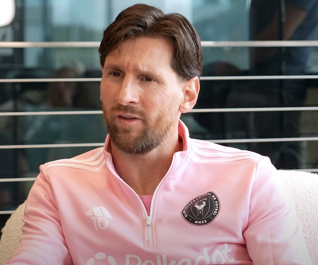 BarcaUniversal's tweet image. Do you think talent is something you’re born with or built?
Messi: "I was born this way. Of course I worked hard to improve and grow, but from a young age I played like this. It’s a gift from God that I tried to make the most of."