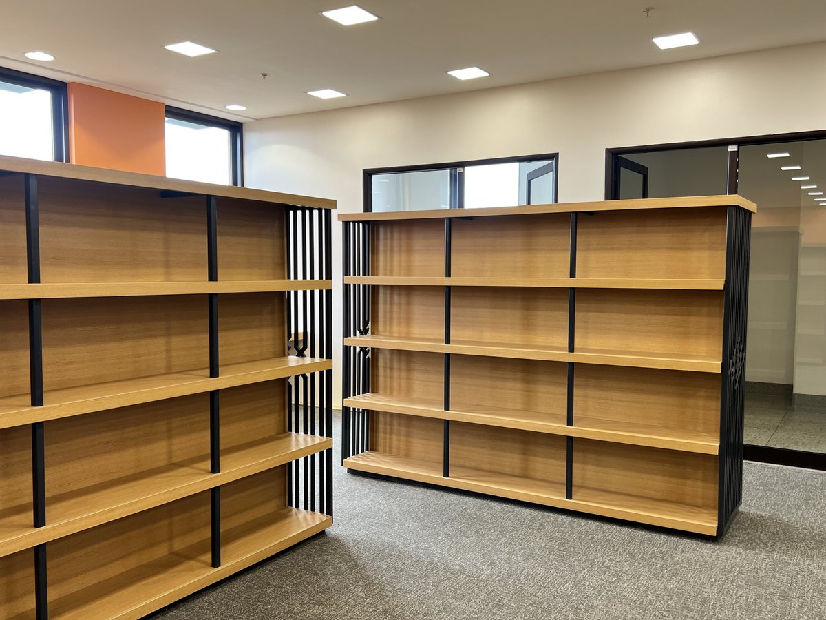 VInteriorsLtd1's tweet image. Stunning new shelving installation with beautiful metal and wood shelves, creating a modern and inviting atmosphere for all students and faculty.
#UniversityLibrary
#StudySpace
#BookLovers
#InnovationInLearning