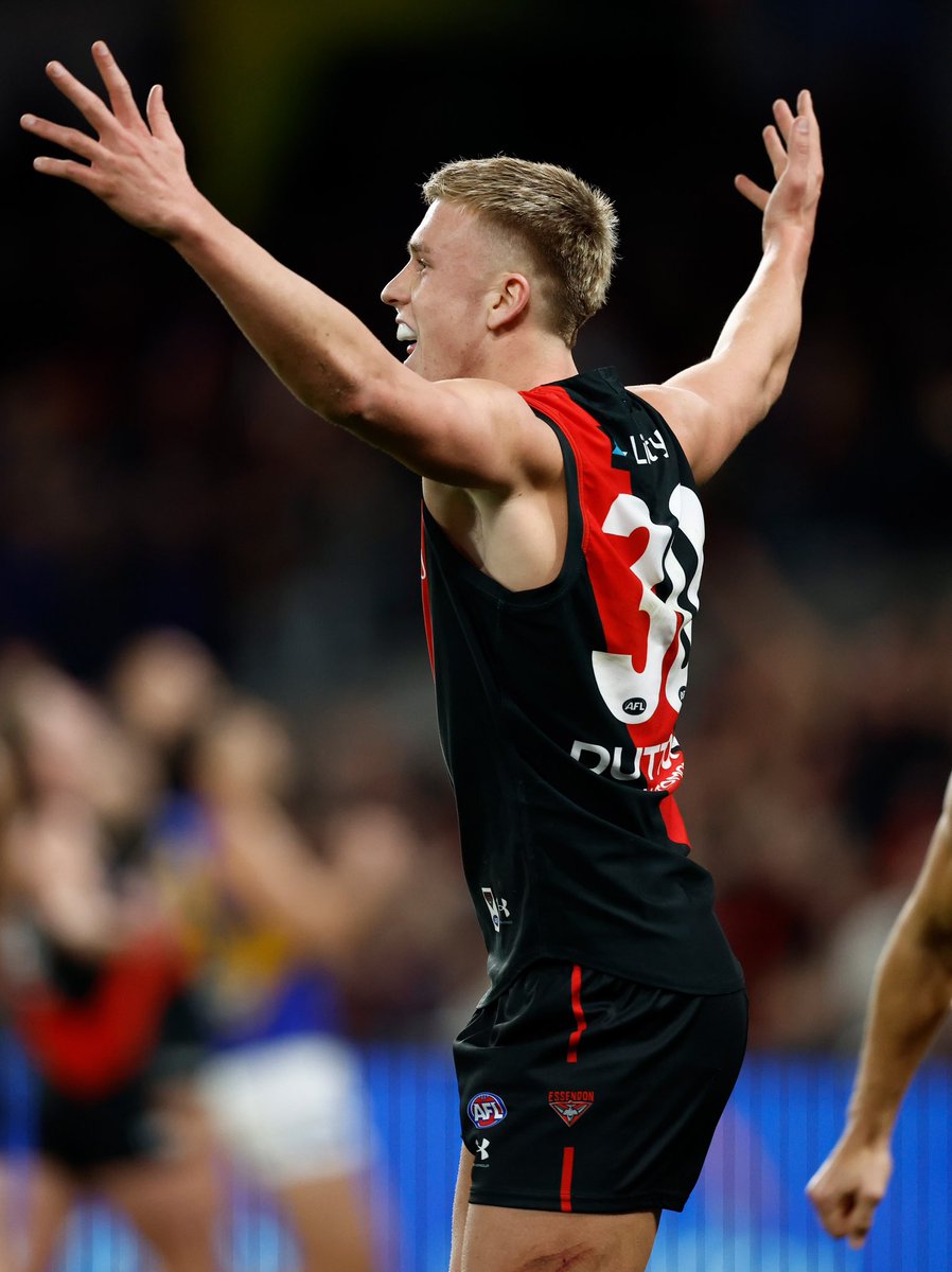 essendonfc's tweet photo. A maiden major to remember.
Nate’s first goal in the red + black is this week’s #FixtureThrowback, thanks to Tradie. https://t.co/Td0EctWk73