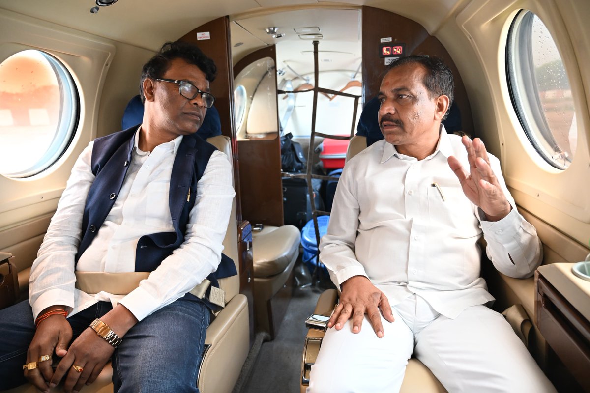 BibhutiJena93's tweet photo. ମାନ୍ୟବର ଜଙ୍ଗଲ,ପରିବେଶ,ଜଳବାୟୁ ମନ୍ତ୍ରୀ ଶ୍ରୀ ଗଣେଶ ରାମ ସିଂ ଖୁଣ୍ଟିଆଙ୍କ ସହ ଭୂବନେଶ୍ୱର ବିମାନବନ୍ଦରରୁ ସୁନ୍ଦରଗଡ ଅଭିମୁଖେ ଯାତ୍ରା ଆରମ୍ଭ କରିଲୁ। ସେଠାରେ ହେମଗିରି ବ୍ଲକ ଅନ୍ତର୍ଗତ ଗୋପାଳପୁର,ରତ୍ନସରା ଅଞ୍ଚଳରେ ଥିବା କୋଇଲା ଖଣିଜ ଉତ୍ତୋଳନର ସମୀକ୍ଷା  କରିବୁ। https://t.co/29AMuOmHk7