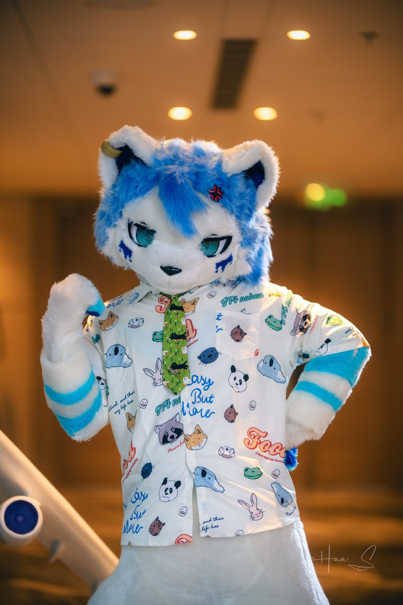 今天的你也要加油呀！
#FursuitFriday
📷：<a href="/WenstLing/">Hua.S</a>