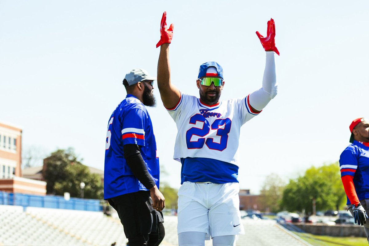 From last weeks legends game! <a href="/MikeOrganWriter/">Mike Organ</a> <a href="/TSUFbrecruiting/">Tennessee State Football Recruiting</a> <a href="/TSUTigersFB/">Tennessee State Football</a>