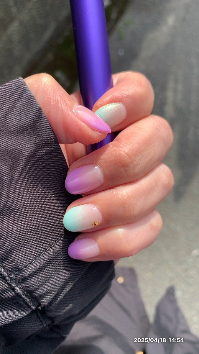 しごおわネイルへ💅✨

美容院も行った！
ネイルも行って来た！
洋服まとめて会いに行って来る😊

待ち合わせ時間まで、まだまだ時間あるから
打って待ってようと思う✨️

打てるからご機嫌なのか？
会えるからご機嫌なのか？

ギャン中だからわかんないや😂