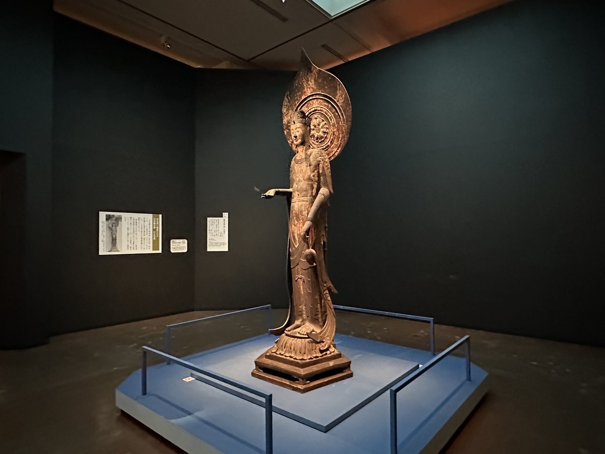 【明日開幕、国宝展】
bijutsutecho.com/exhibitions/15…

奈良国立博物館で、同館初となる大規模な国宝展「超 国宝－祈りのかがやき－」が明日開幕。国宝約110件を含む143件の仏教・神道美術が勢揃いしました👀