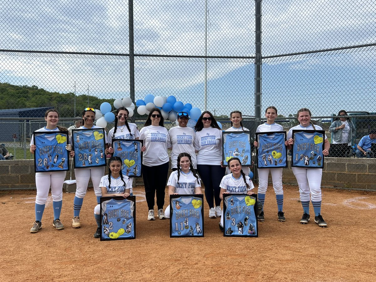RFMSoftball's tweet photo. ⚡️Lady Storm Softball 8th Grade Night ⚡️
These girls played their last game on this dirt and came out with a 19-3 W over Central Magnet tonight. So proud of these ladies and can’t wait to watch them continue to grow!
#boltup#rfmsoftball https://t.co/Ess5cTRz8T