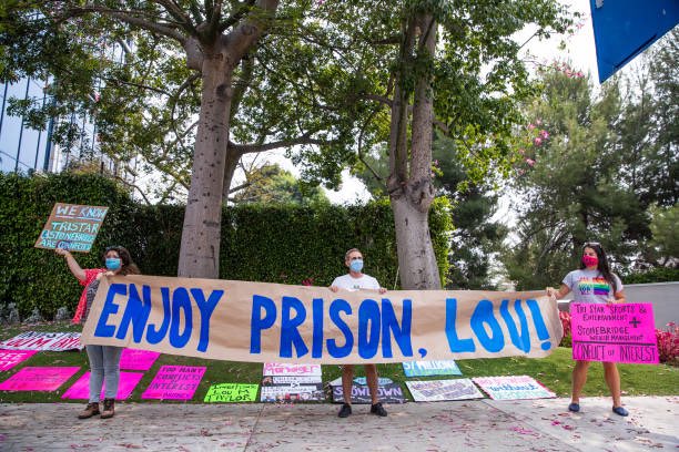 Britneytheprin1's tweet photo. @Justice4BJS INVESTIGATE LOU TAYLOR AND TRI STAR NOW!!! #PDiddy #Loutaylor #tristar https://t.co/lqINS1JUBq