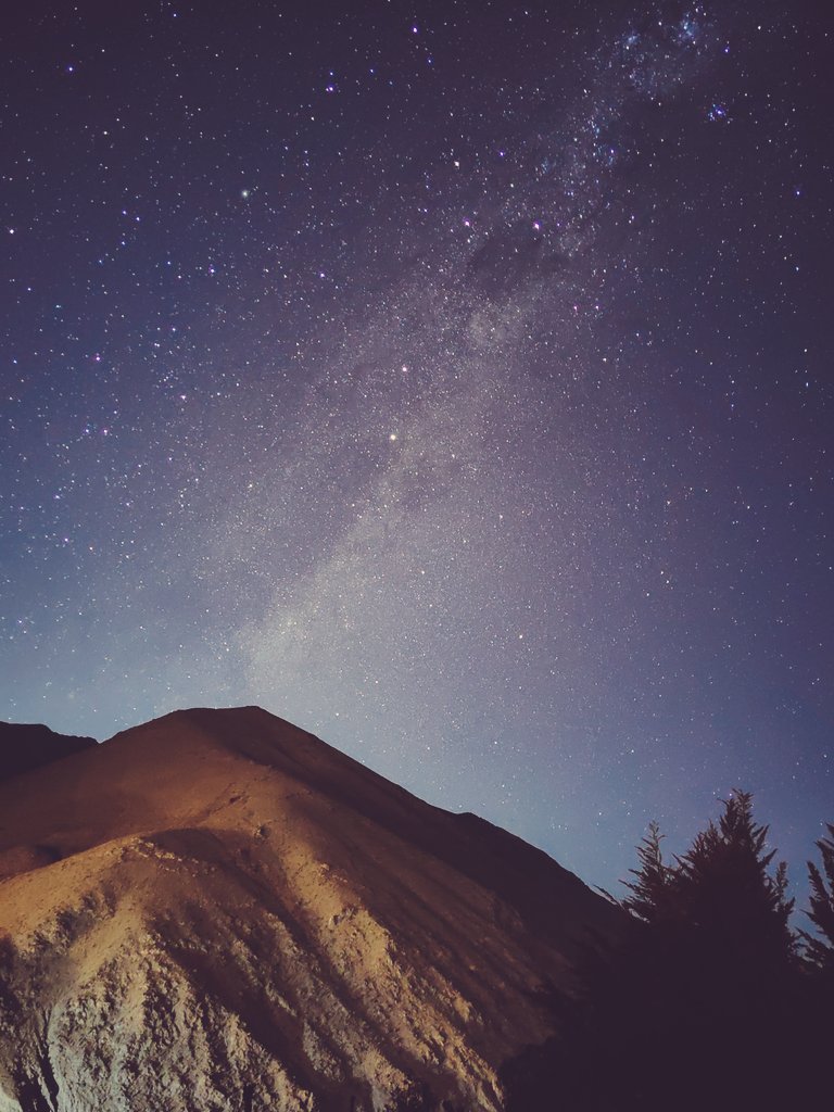Una fotito del cielo antes de que salga la luna menguante! Recién sacada para uds 🌌