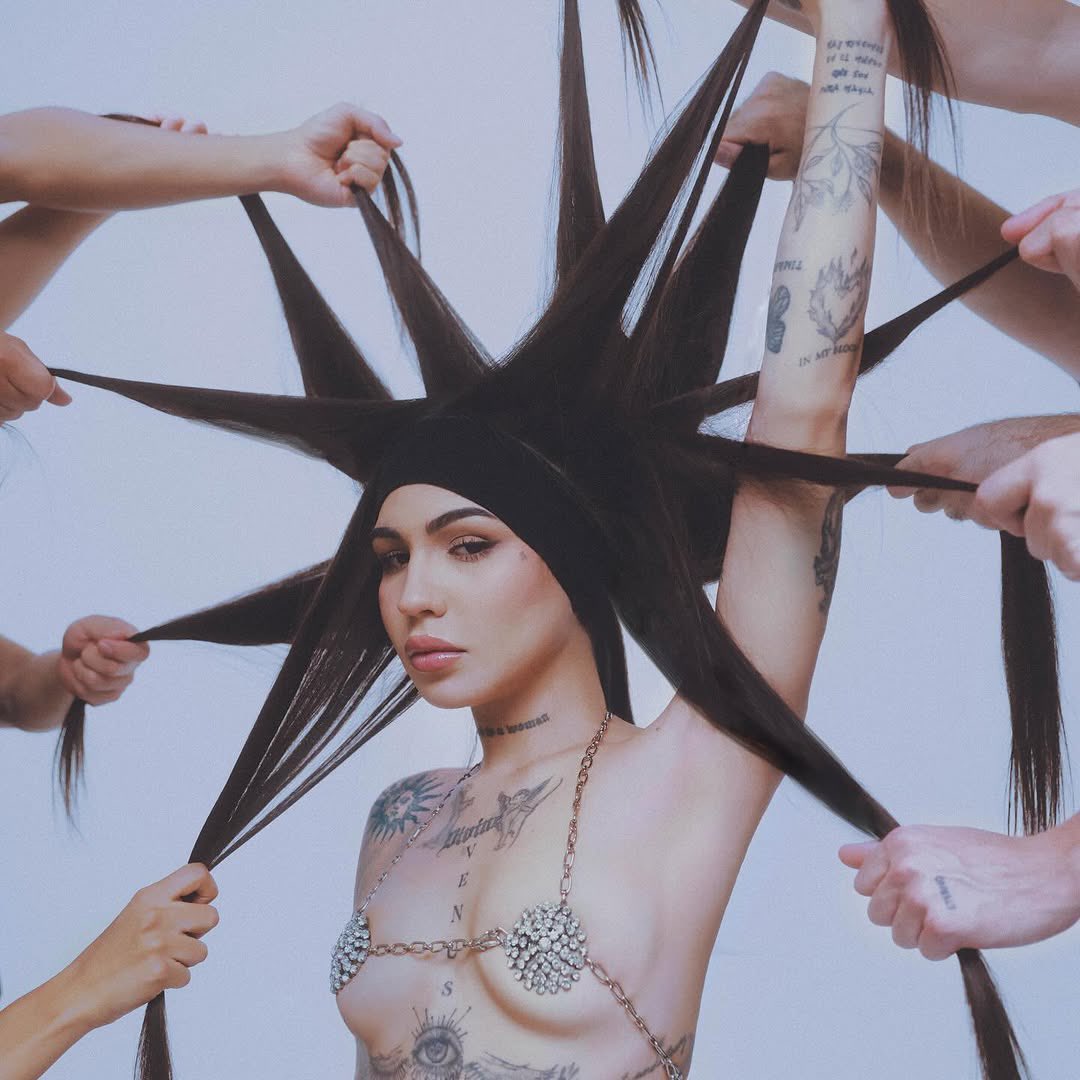 Ingratax Web (@ingrataxweb) on Twitter photo “me estoy volviendo loca” el nuevo álbum de @Emjayy444 ya está disponible en todas las plataformas digitales. 💿
— Sigue a <a href="/EmjayCharts/">Emjay Charts</a>, @EmjayData, @EmjayNews y @EmjayStats para más información.
🔗 open.spotify.com/intl-es/album/… “me estoy volviendo loca” el nuevo álbum de @Emjayy444 ya está disponible en todas las plataformas digitales. 💿
— Sigue a <a href="/EmjayCharts/">Emjay Charts</a>, @EmjayData, @EmjayNews y @EmjayStats para más información.
🔗 open.spotify.com/intl-es/album/…