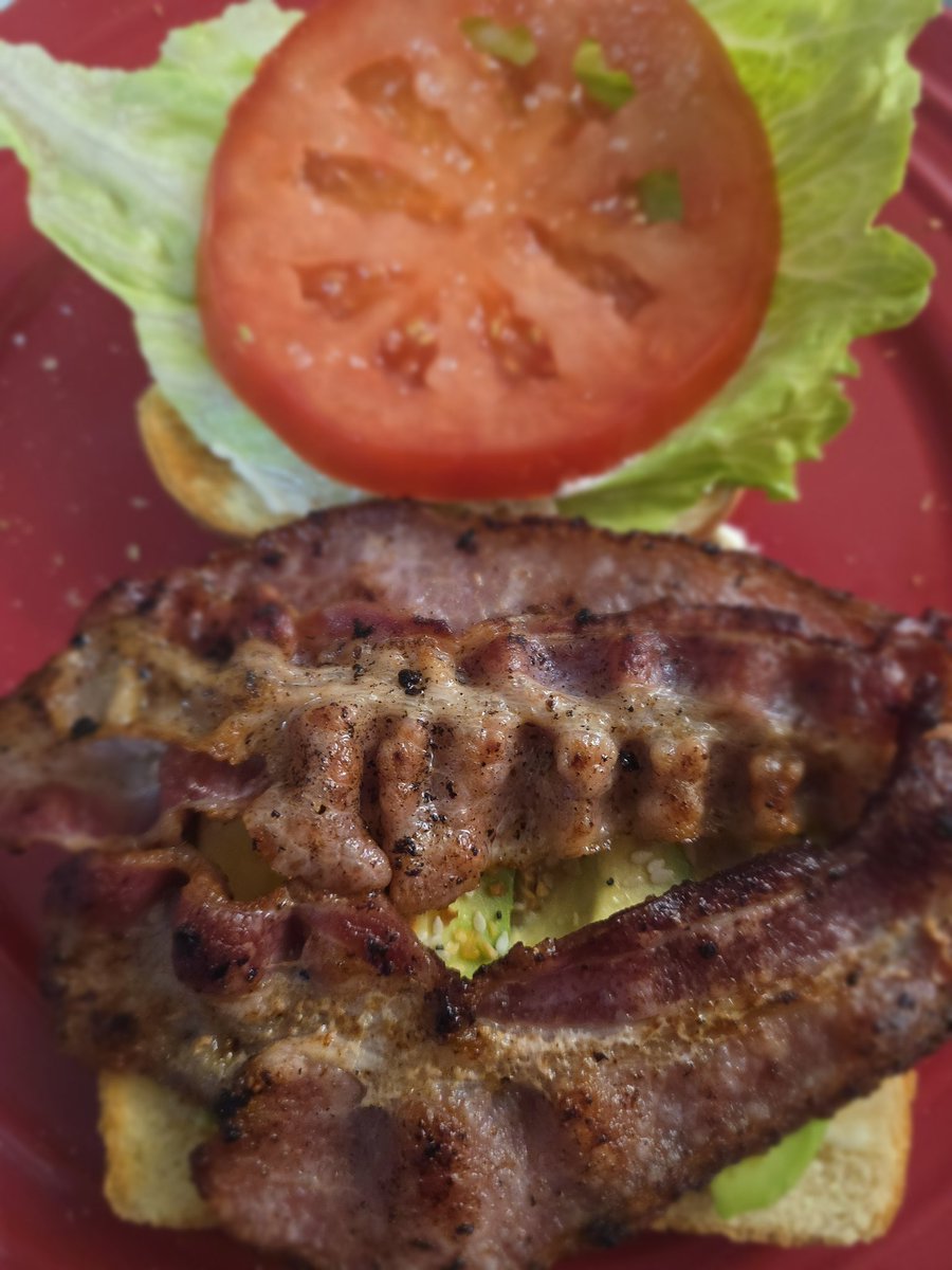 128drolekim's tweet photo. B 🥓 
L 🥬
T 🍅 
A 🥑 

#DinnahIsServed
#BoneAppleTea https://t.co/GmZW4wG4Jf