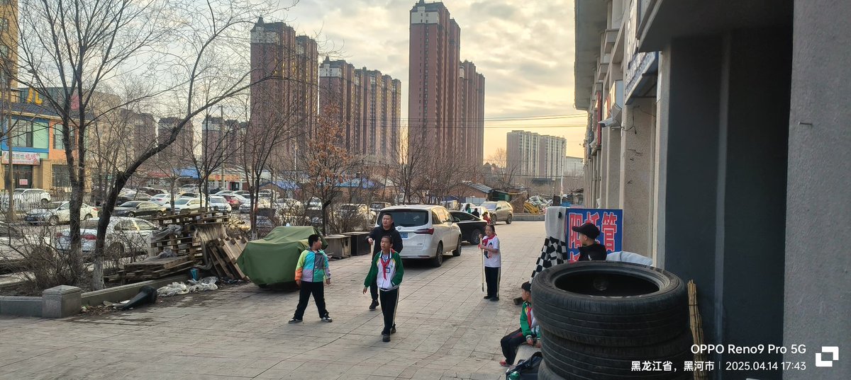 BUSLau123's tweet photo. 分享图片：孩子们的幸福时光 https://t.co/ccBz2lfTXT