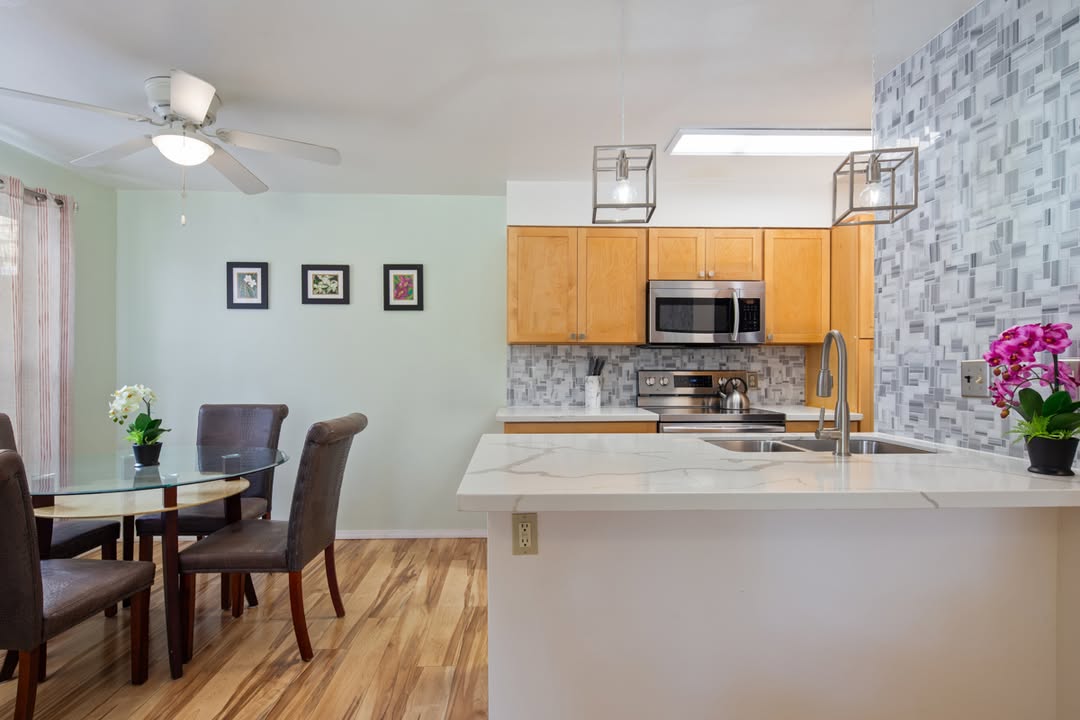 HawaiiLife's tweet image. Just Listed by Jeffrey Bacawag, R(S) is 68-3831 LUA KULA ST #H208, in Waikoloa, Big Island, for $435,000.

hawaiilife.com/listings/68-38…

Fairway Terrace #H208 – top floor 2 bed / 2 bath Waikoloa Village gated condo located on the 10th fairway - Tap the link in our bio for more details