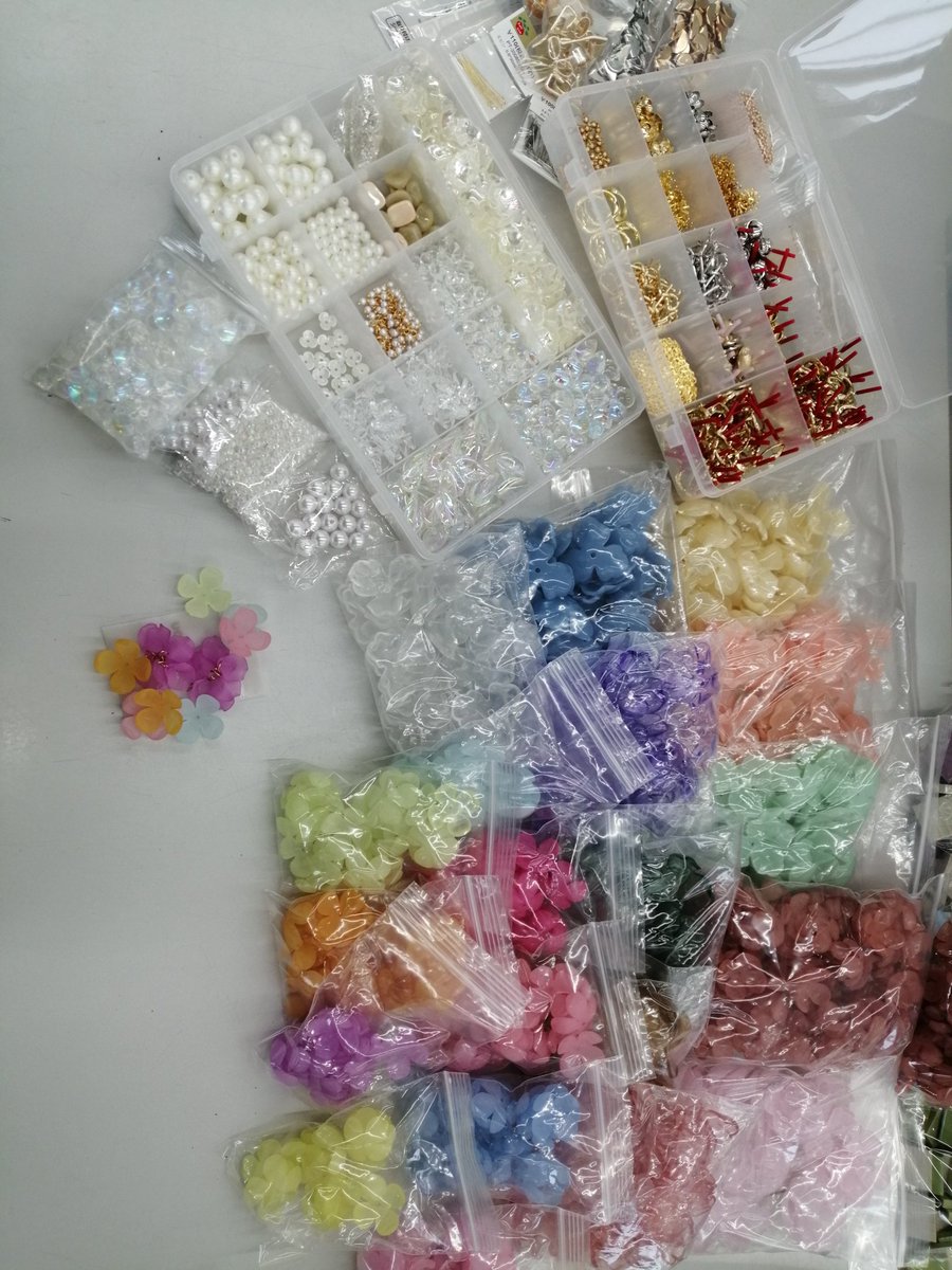 ビーズ、アクセサリーパーツ、タイルなどハンドメイド用アイテム多数入荷しました！
ハンドメイド好きさんご来店お待ちしております😊
#ハンドメイド
#アクセサリーパーツ
#DIY
#オフハウス
#ハードオフ
#燕三条