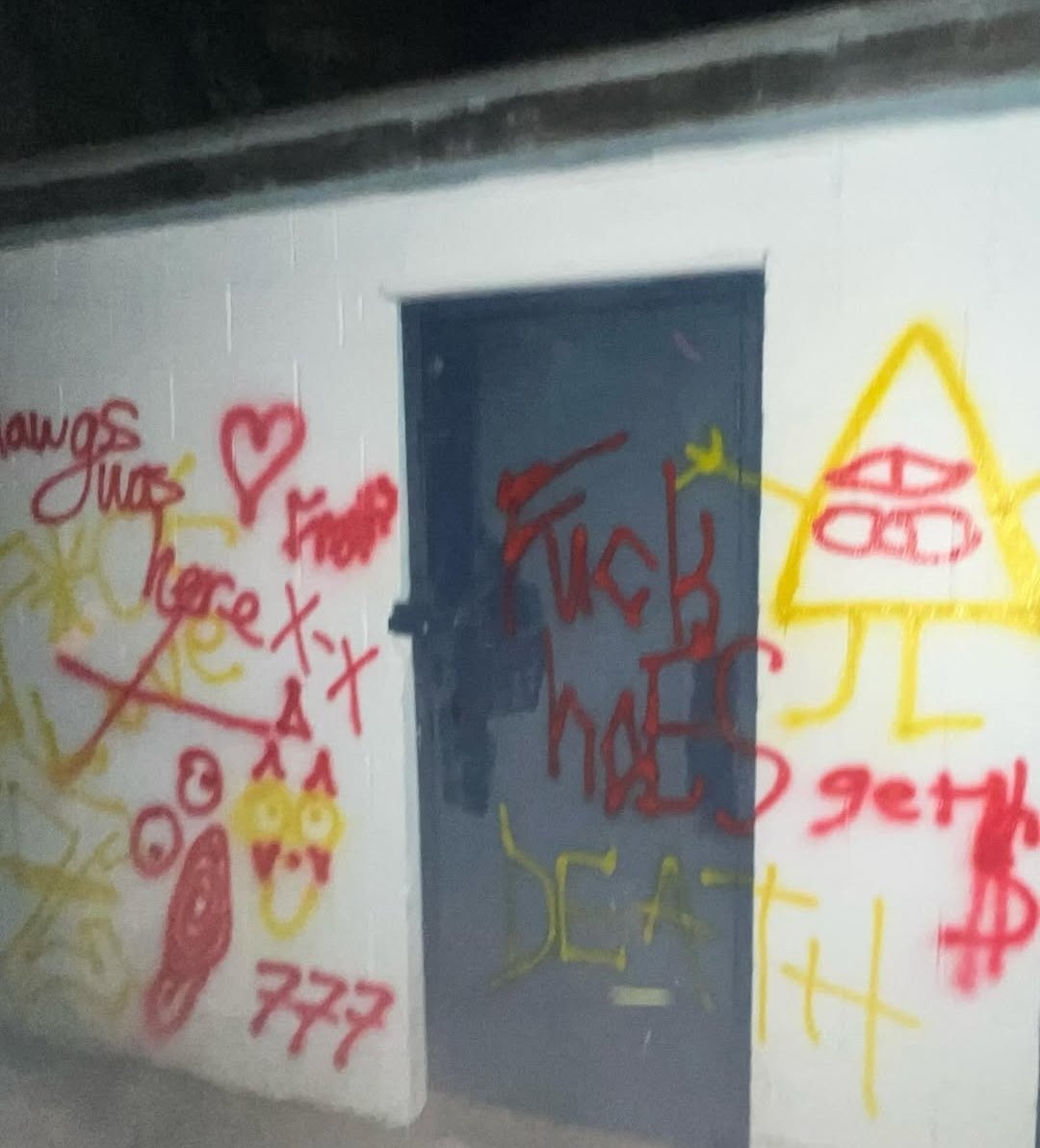 Foda-se tudo, o rolê de hoje é se enfiar nessa merda aqui com um outro bosta que tá comigo.