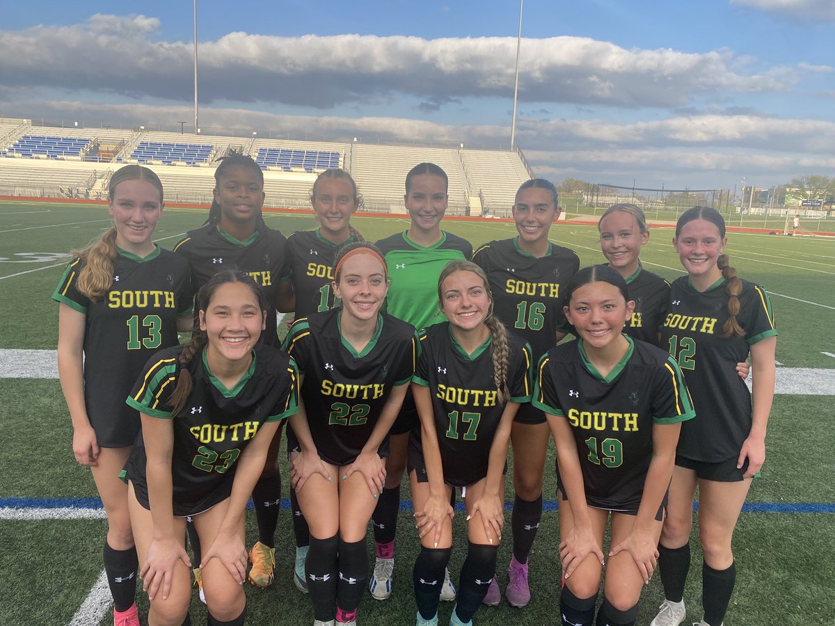 Your lady raiders are 5-2 with a 4-1 win over SMNW!! Back at home on Tuesday!

Assists: Spoonmore, Carson, M. Clement
Goals: M. Clement(2), Evilsizer, Spoonmore