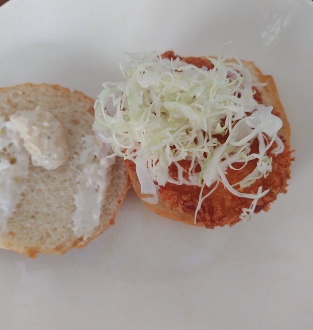 エビカツバーガーの完成じゃ!🦐🍔 