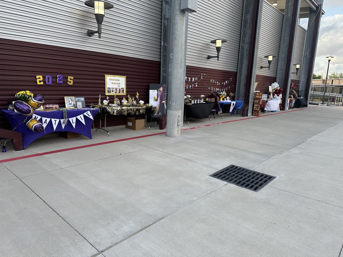 On Senior night Deer Park defeats Dickinson 6-1 and finishes as Tri-District champs!