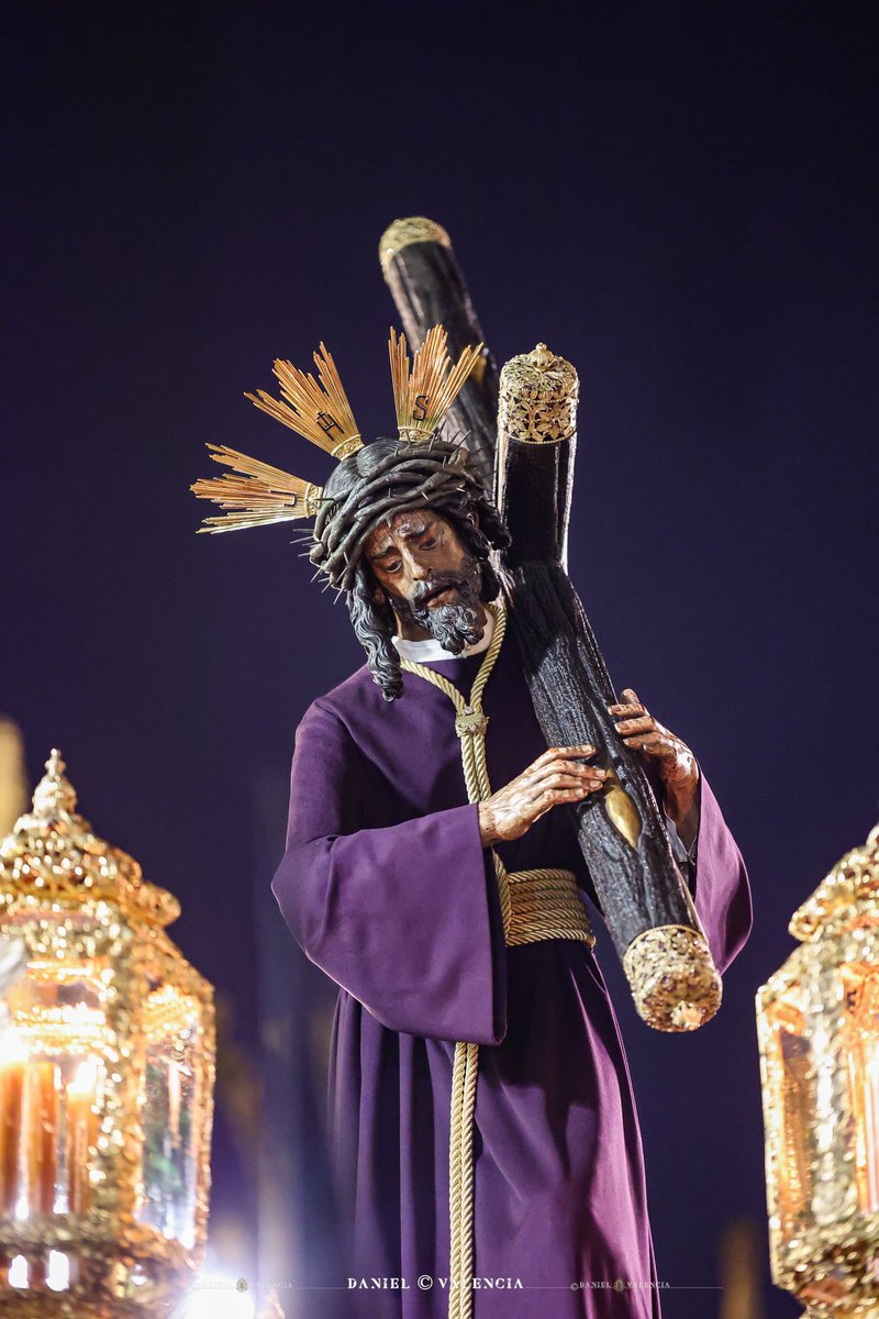 Se le Reza al Señor de Sevilla.. 
#SSantaSevila25  #Madruga2025