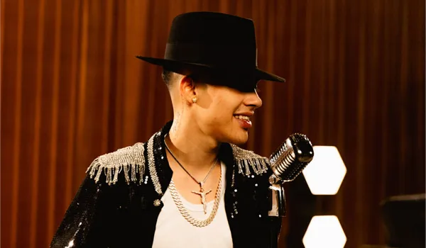 [MÚSICA CHILENA] Cris MJ rinde homenaje a Michael Jackson en su nuevo sencillo "Frozen": wp.me/p5Uj1y-461