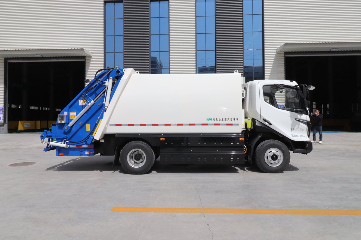 baiyienviro's tweet image. 🚛⚡ 12‑Ton Pure Electric New‑Energy Compression Garbage Truck — The Eco‑Friendly, High‑Efficiency Choice ⚡🚛🌿 Zero Emissions · Silent Operation
💪 High Tonnage · Powerful Compression · High Efficiency #ElectricGarbageTruck #NewEnergySanitation #SmartCompression #ZeroEmission