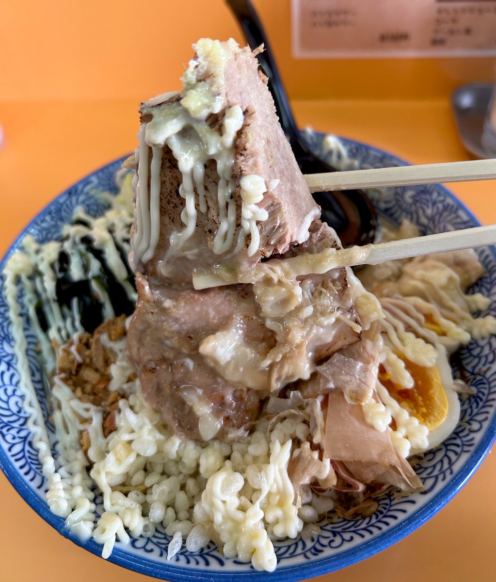 2025 #29「Akkey」
限定 冷やしたぬき(全マシ)

昼飯!!今年もこの季節がやってまいりました!!
ラーメン屋さんの冷やしたぬき!!

しっかり締められた麺はバキボキ!!
ショウガワサビ🐷最高!!
マヨとアブラでコッテリだけどめちゃくちゃスッキリ食べられる🤤

美味過ぎた…
今年もごちそーさまでした!!