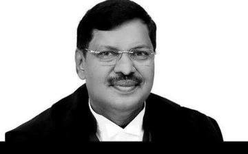 ◾️ BR गवाई होंगे देश के नए मुख्य न्यायाधीश 

🔹 जस्टिस बी आर गवाई देश के 52 वे मुख्य न्यायाधीश होंगे। 

🔹 वह 14 मई को CJI की शपथ लेंगे।

🔹 वर्तमान मुख्य न्यायाधीश संजीव खन्ना का कार्यकाल 13 मई को समाप्त होगा।

🔹 गवाई जस्टिस केजी बालकृष्णन के बाद देश के दूसरे दलित CJI  होंगे।