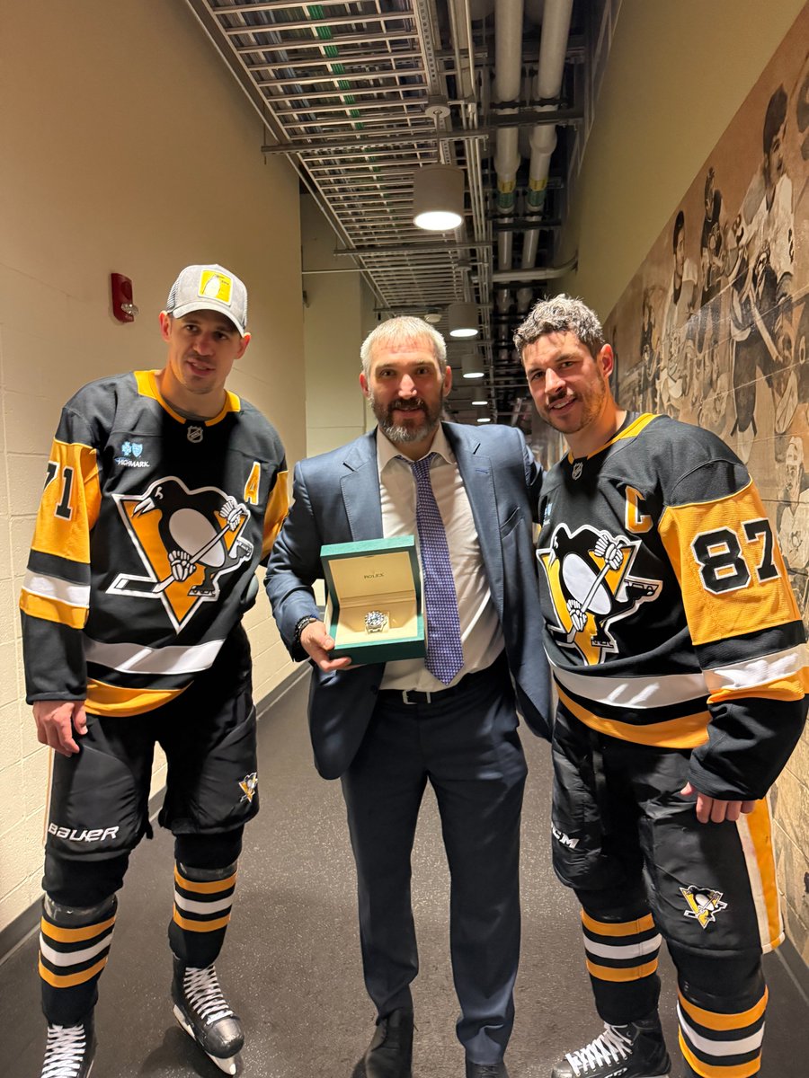 Pittsburgh Penguins (@penguins) on Twitter photo A gift for #Gr8ness A gift for #Gr8ness