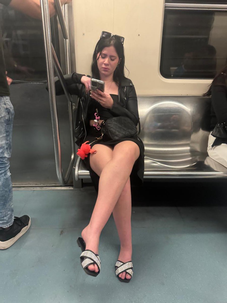infernodedeante's tweet photo. Carajo esta ciudad no deja de sorprenderme.
Lo que me encontré en el metro de la CDMX. Al parecer colombiana https://t.co/fbWlakMMDA