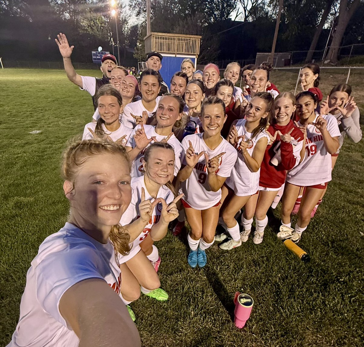 Lady Trojans win 1-0 on a goal from Keller off an assist from Estanich.  Shut out by Zeller.