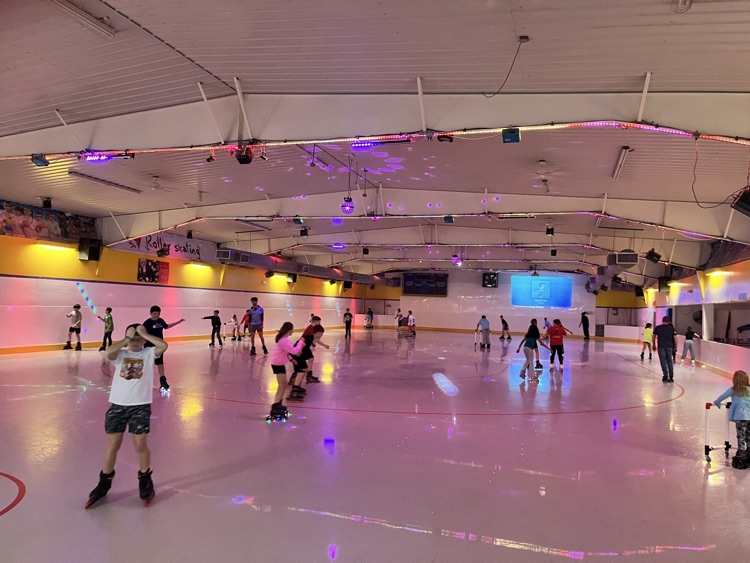 ZumLewis_Clark's tweet photo. This week we had our 5th Grade Great Skate Night. This is one of many ways we celebrate our 5th graders as they transition to DuBray or South MS. #LevelUpLeaders #EquiptoExcel https://t.co/zHjn4tL34b