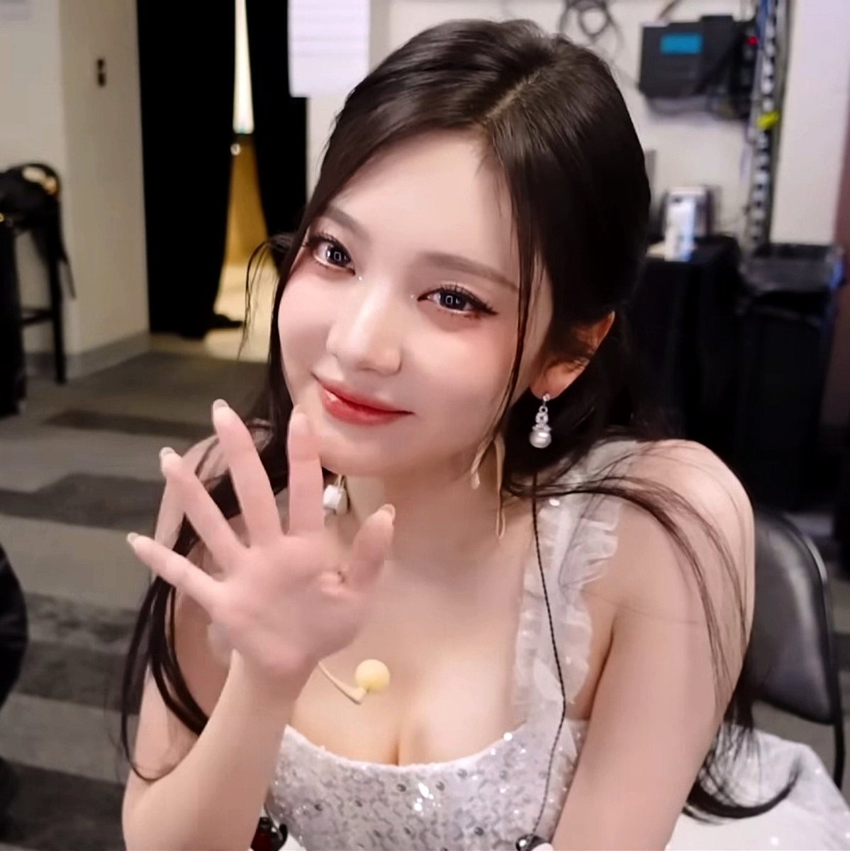 reinyourmaeum's tweet image. send you a big virtual hug and remind you how much you light up my world. Your laughter, your kindness, &amp;amp; the way you always have my back make every moment better. Here's to more adventures, late-night chats, and all the love between us. You're one in a million! 💖 @gcisellee