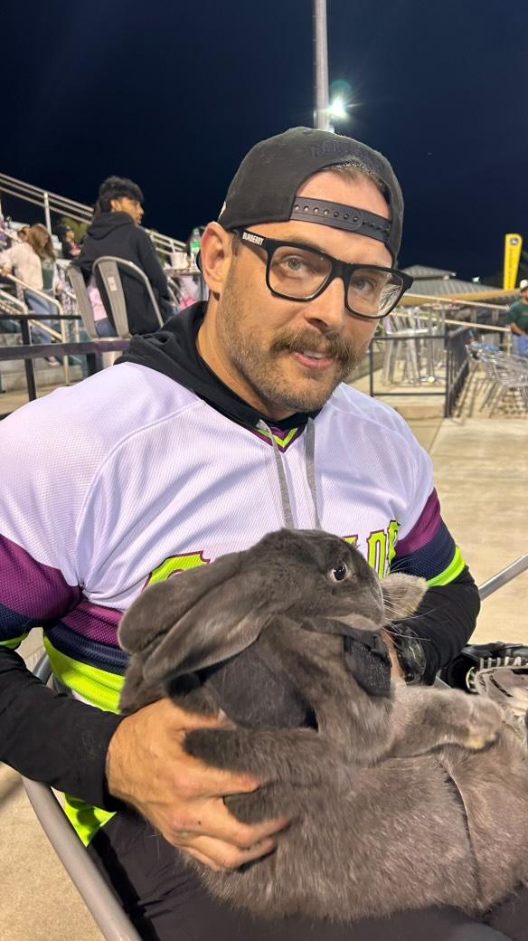 THEGOATtwo09's tweet photo. Took my Rabbit "The Chad" to Bark in the Park. 18 LB Flemish Giant 
#Modesto
#209
#modestonuts 
@ModestoNuts https://t.co/pQ61afeSKl