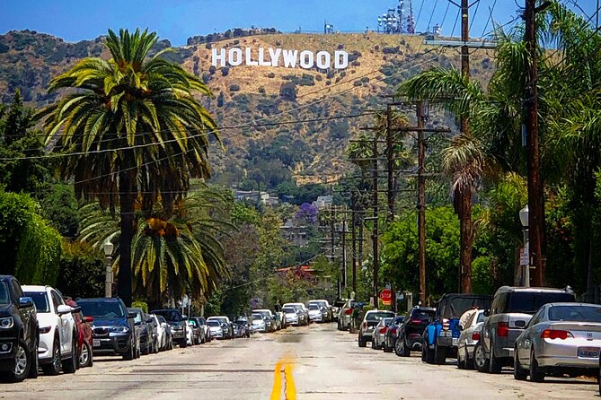 Phbhimself's tweet image. Taa, Kamera, na Miungu ya Kale.

Karibu tena. Leo tunatembea kwenye ardhi maarufu duniani kwa filamu, utajiri, na ndoto kubwa, Hollywood.

Lakini nyuma ya pazia la red carpet, nyuma ya kamera na taa kali, kuna hadithi ndefu, nzito, na yenye harufu ya giza.

Hii si tu hadithi ya…